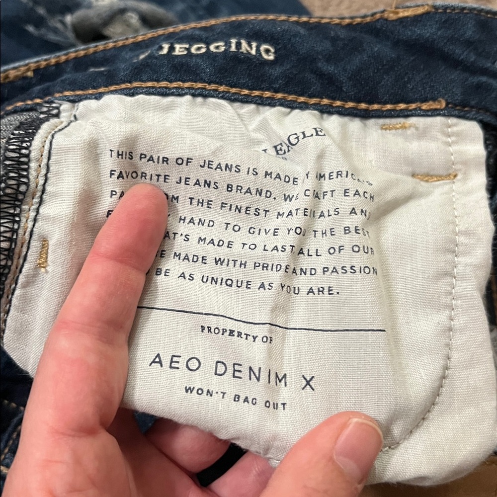 2 pair distressed ripped American Eagle jeans light blue,dark blue - Picture 5 of 7
